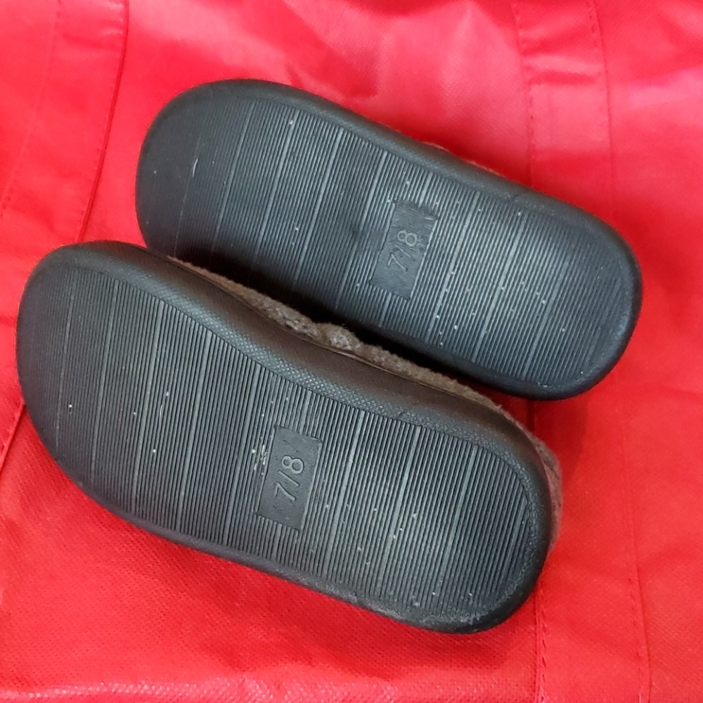 Slippers - Picture 3 of 5